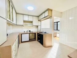 Blk 158 Pasir Ris Street 13 (Pasir Ris), HDB Executive #563938521